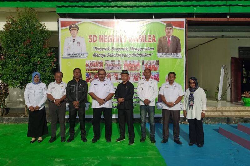 Mewakili Pj. Bupati, Sekda Buru Buka Ujian Tingkat SD/ MI Berbasis Komputer