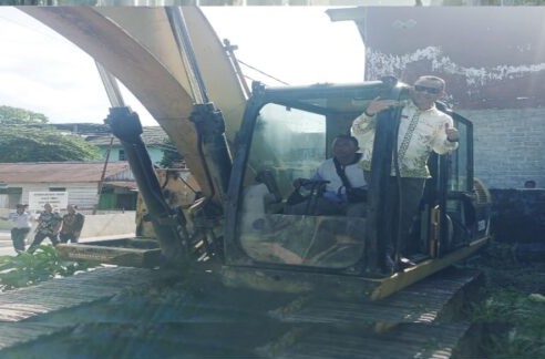 Pemda Buru Bongkar Dua Bangun Lama, Sebagai Pengganti Tempat Parkir Kendaraan